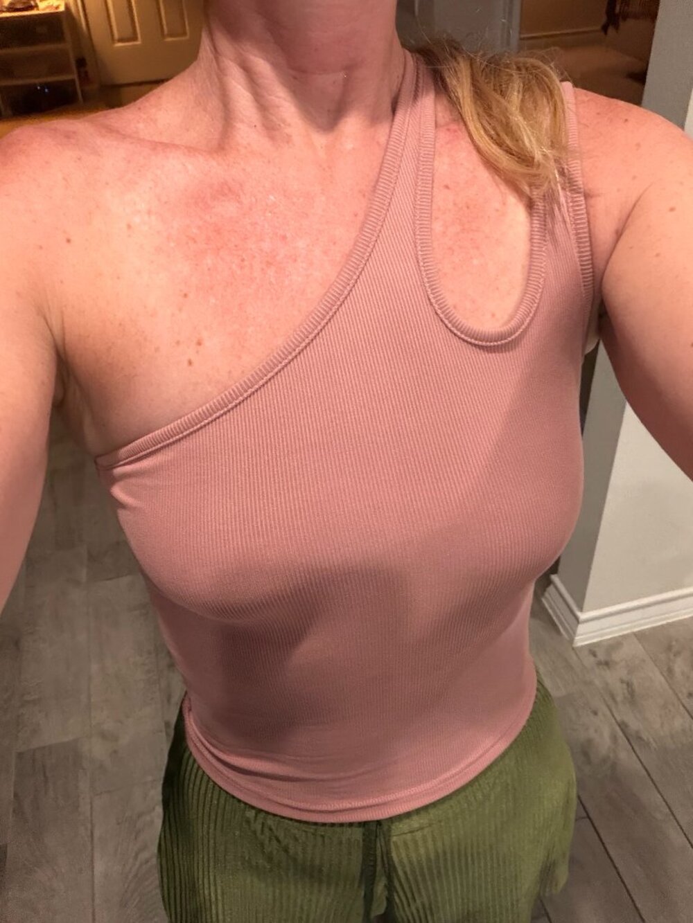 Sexy and stylish pink ribbed one shoulder crop, size M